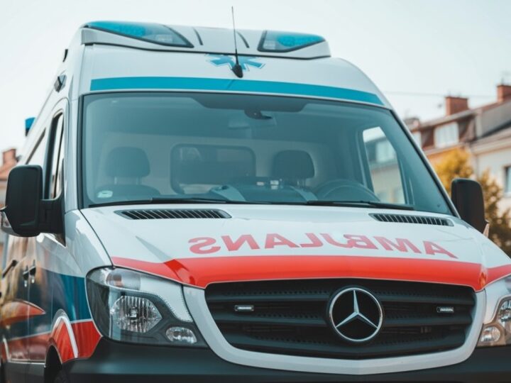 Dzielnicowi uczą dzieci, jak bezpiecznie spędzić ferie zimowe w powiecie