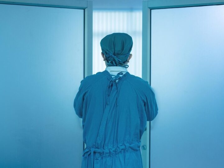 Ferie pełne bezpieczeństwa: Edukacyjne spotkania w pułtuskich szkołach