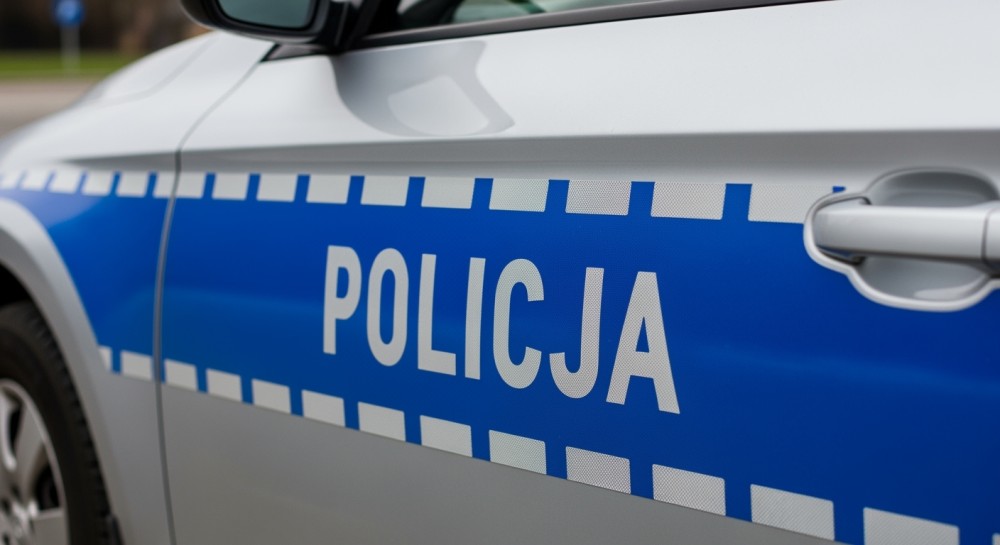 Dzielnicowi odkrywają narkotyki podczas interwencji w sprawie przemocy domowej, zatrzymany mężczyzna znieważa policjantów