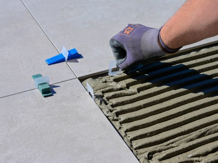 Jaki klej do płytek podłogowych wybrać?