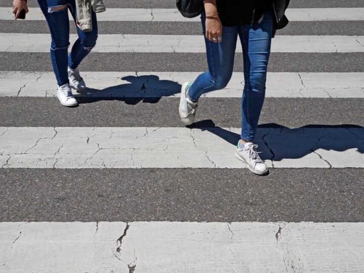 Bezpieczne przejścia: Policja apeluje o ostrożność na drogach