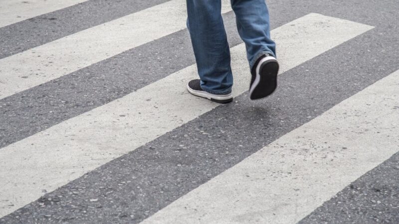 Bezpieczni na drogach: Policja prowadzi akcję „NURD” dla pieszych i rowerzystów