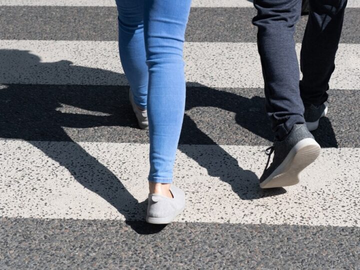 Bezpieczeństwo pieszych: kluczowe zasady, które ratują życie