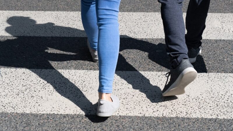 Bezpieczeństwo pieszych: kluczowe zasady, które ratują życie