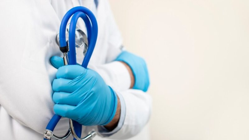 Bezpieczeństwo dzieci na pierwszym miejscu: Policjanci edukują uczniów