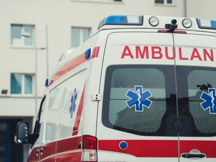 Policyjna łódź na Narewie: Bezpieczeństwo na wodzie w sezonie letnim