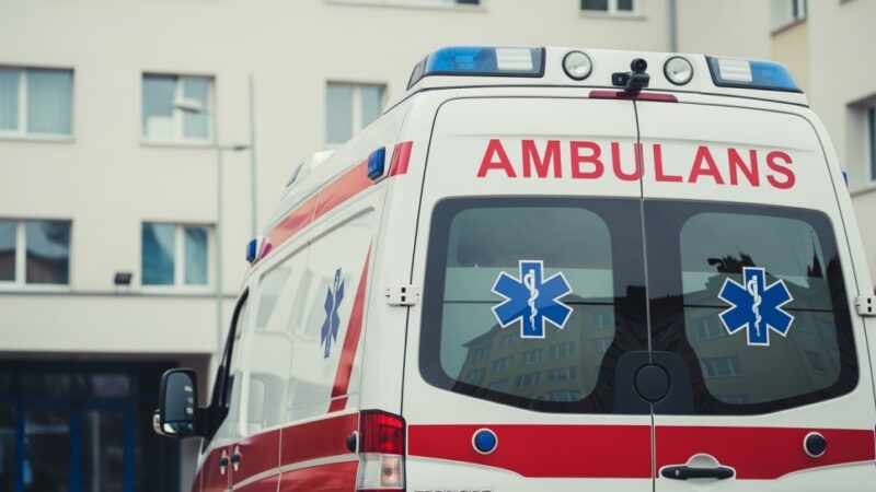 Policyjna łódź na Narewie: Bezpieczeństwo na wodzie w sezonie letnim