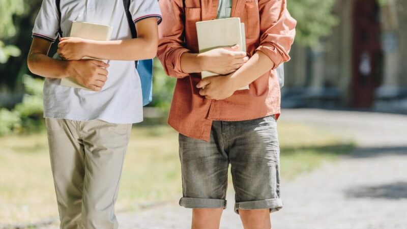 Wakacyjne życzenia na zakończenie roku szkolnego 2025/2026