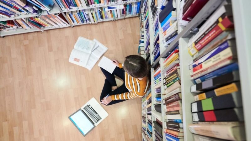 Uczniowie LO im. Piotra Skargi odkrywają tajniki lokalnego samorządu w Pułtusku